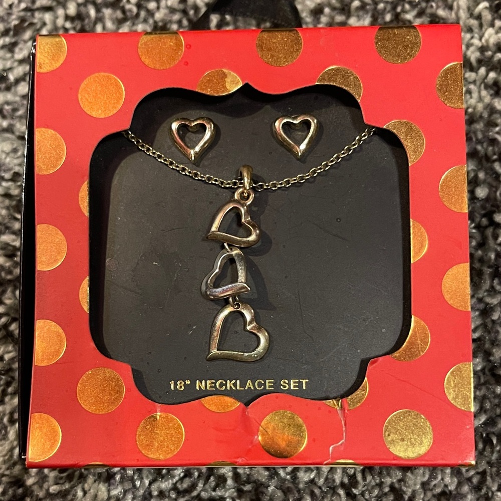 Elegant Gold Tone Heart Necklace Set
